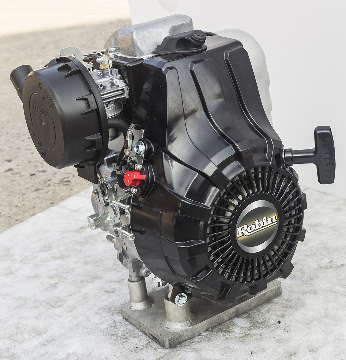 Robin Engine ER12