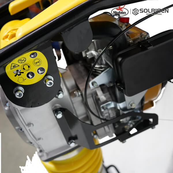 robin-gasoline-tamping-rammer-rm85-engine-detail